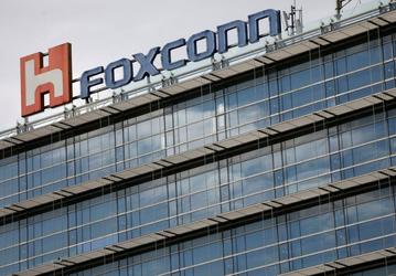 Компания Foxconn уволила 50 000 контрактных рабочих 