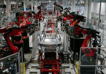 Tesla увольняет 7% постоянных сотрудников
