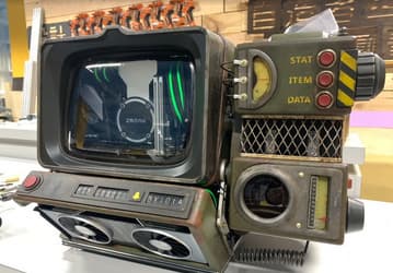 Для фанатов Fallout: моддер AK создал ПК, выглядящий, как Pip-Boy 2000 Mark VI