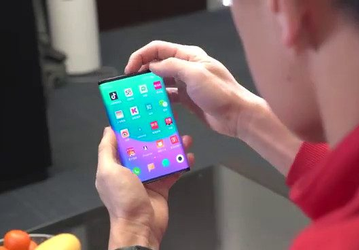 Lenovo заявляет, что вовсе не Xiaomi первая показала смартфон со сгибающимся в нескольких местах экраном