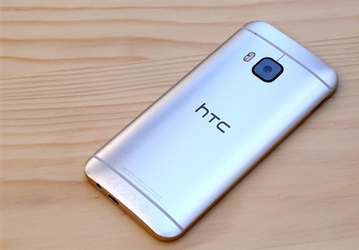 HTC идет ко дну, но платит все больше бонусов сотрудникам