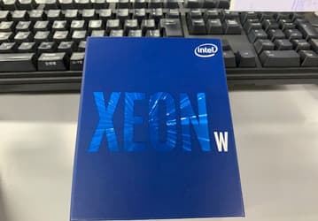 28-ядерный процессор Intel Xeon W-3175X поступил в розничную продажу по цене $3880, но использовать его энтузиастам нет никакой возможности