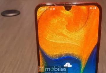 Двойные-тройные камеры и экраны Infinity-U: смартфоны Samsung Galaxy A30 и A50 позируют на живых фото