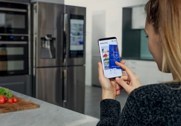 Долой фотошоп! Samsung запустила сервис знакомств через холодильник