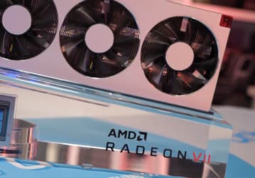 Видеокарта AMD Radeon VII поставляется с пьедесталом и дополнительным графическим процессором
