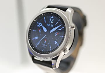 Swatch обвиняет Samsung в копировании циферблатов и требует более 100 млн долларов