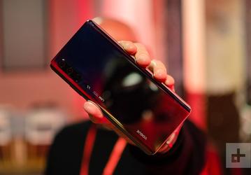 Huawei P30 Pro с тройной камерой позирует на живых фото за месяц до анонса