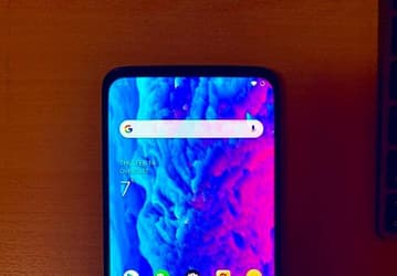 «Живое» фото демонстрирует перевёрнутый смартфон OnePlus 7
