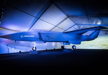 Компания Boeing представила беспилотный истребитель