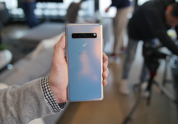 Не дожидаясь лета. Огромный флагман Samsung Galaxy S10 5G с квадрокамерой появится намного раньше ожидаемого
