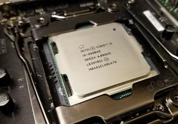 Купленный на аукционе 14-ядерный процессор Intel Core i9-9990XE обошелся на $900 дороже ближайшей 14-ядерной модели Core i9-9940X