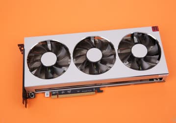 Теперь официально: видеокарта Radeon VII всё же медленнее, чем GeForce RTX 2080