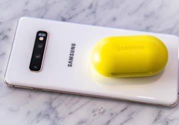 Смартфоны Samsung Galaxy S10 не будут заряжать другие устройства посредством Wireless PowerShare при низком заряде аккумулятора