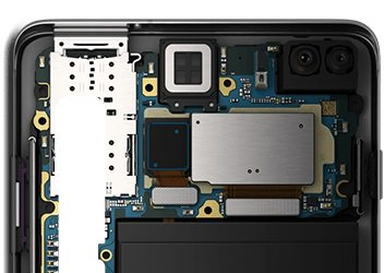 Новое фото Samsung Galaxy S10+ демонстрирует смартфон с неожиданной стороны