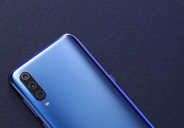 Cмартфон Xiaomi Mi 9 позирует на официальных рендерах
