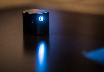 Крошечный портативный проектор PIQO собрал 1,7 млн долларов на Indiegogo