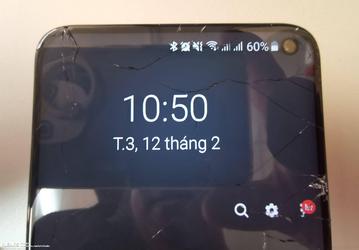 Фото дня: Samsung Galaxy S10e с разбитым экраном… за неделю до официального анонса модели