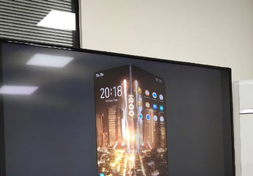 Первые изображения смартфона Vivo Iqoo с гибким экраном
