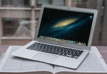 Старенький Apple MacBook Air — самый продаваемый ноутбук в России в прошлом году