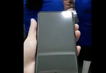 Защитная пленка для Samsung Galaxy S10 действительно будет иметь отверстие для большого пальца, если она все же поступит в продажу