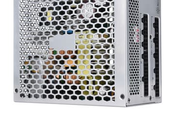 Блок питания SilverStone NJ600 с пассивным охлаждением имеет сертификат 80 Plus Titanium