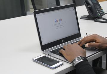 Роскомнадзор заставил. Google заплатила штраф на полмиллиона рублей