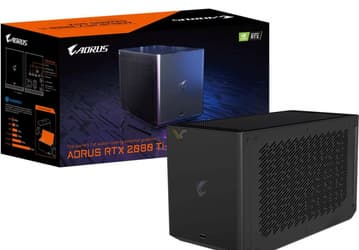Gigabyte выпустила самую мощную внешнюю видеокарту, да ещё и с жидкостным охлаждением