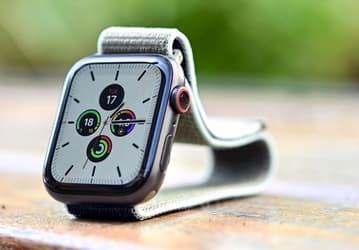 Новые часы Apple Watch обзаведутся сканером отпечатков пальцев Touch ID прямо в экране