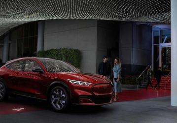 Представлен электрический Ford Mustang Mach-E, и это кроссовер