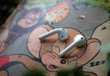 Apple, Nike и Louis Vuitton. Названы бренды, которые больше всего интересуют подростков в преддверии рождественского сезона