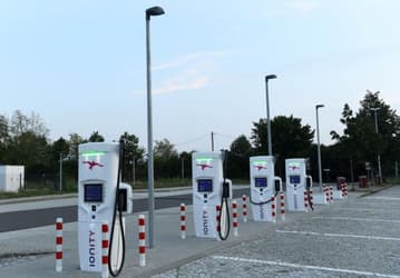 Канцлер Германии хочет, чтобы к 2030 году в стране был миллион зарядных станций для электромобилей