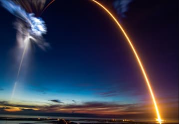 SpaceX пишет историю. Компания запустила ракету Falcon 9, которая до этого летала уже три раза
