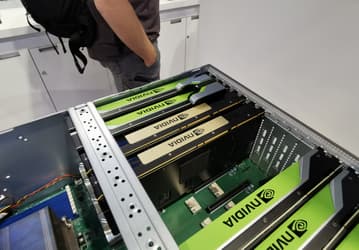 Nvidia сделала свой чудовищный графический ускоритель ещё быстрее