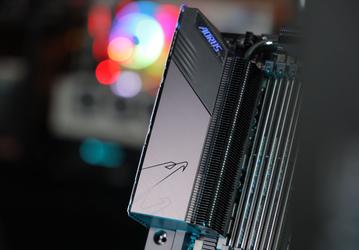 К сожалению, новейшие процессоры AMD Ryzen Threadripper действительно потребуют новый сокет