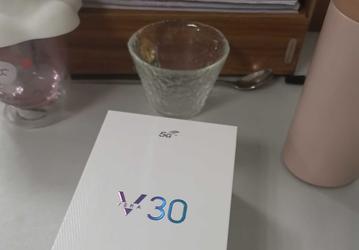 Распаковка Honor V30 5G за считанные часы до анонса