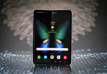Гибкий Samsung Galaxy Fold сметают с прилавков