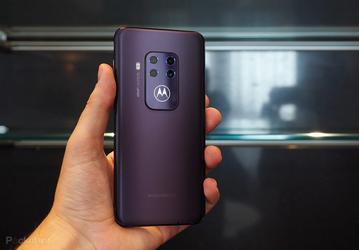 Эти смартфоны Motorola получат Android 10 первыми