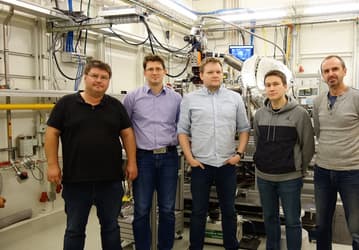 Российские ученые смогли изучить распределение электрического потенциала внутри сегнетоэлектрического конденсатора — основы памяти будущего