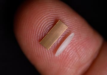 Один из важнейших продуктов Intel последних лет имеет размеры рисового зёрнышка 