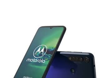 Motorola выпустила в России сразу две яркие новинки