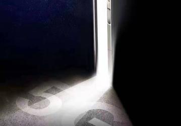 Samsung показала новый гибкий смартфон