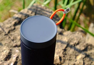 Защищенная колонка Xiaomi на природе