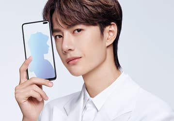 Redmi K30 в руках пользователя