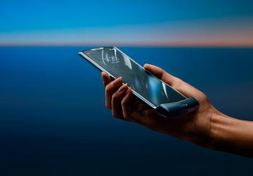 Motorola убеждена в долговечности экрана в гибком смартфоне Razr