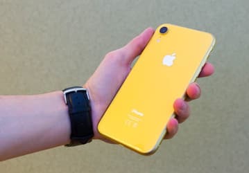 Смартфоны Samsung и Apple признали опасными для здоровья