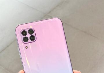 Huawei Nova 6 SE позирует вживую