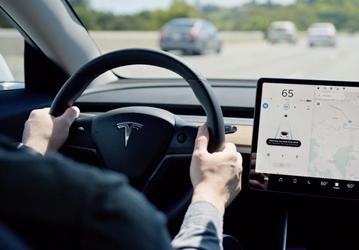 Кроме Tesla так не может никто. Автомобили компании получили очередное крупное обновление