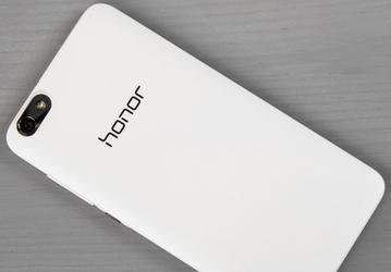 Пятилетний смартфон Honor неожиданно получил обновление ПО