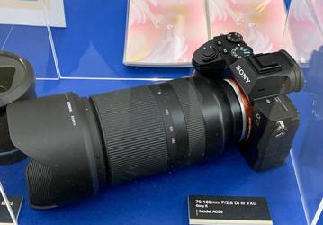 Появилось первое изображение объектива Tamron 70-180mm F/2.8 Di III VXD, установленного на камеру Sony A7III