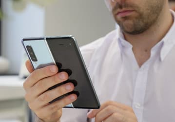 Уменьшенный Samsung Galaxy Fold 2 частично одобрен властями